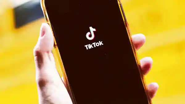 Trusted TikTok Downloaders Improving Privacy for Mobile Content Saving Activities
